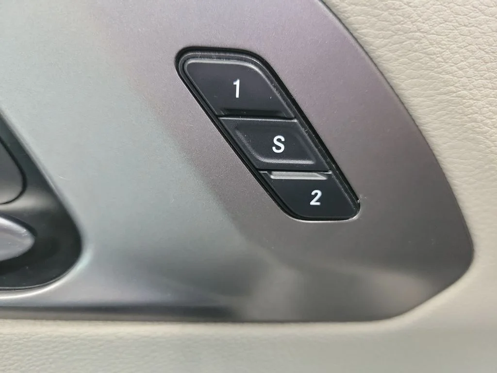 Used 2022 Black Chrysler Touring L image 36