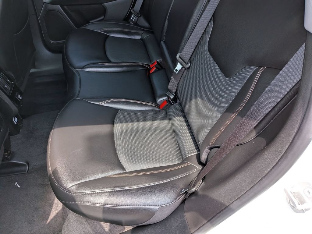 Used 2022 White Jeep Latitude Lux image 21