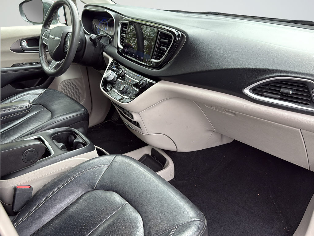Used 2022 Gray Chrysler Touring L image 20