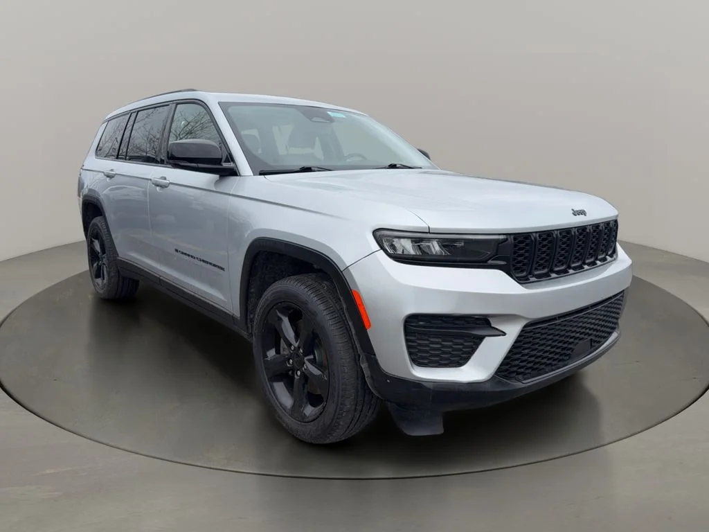 Used 2023 Silver Jeep Limited image 6