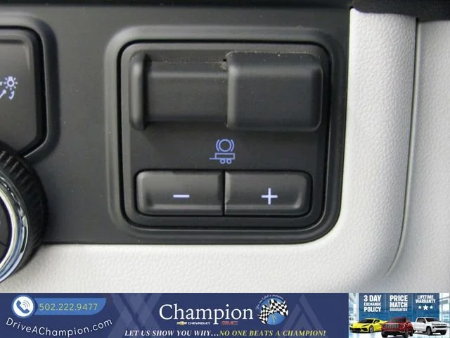 Used 2025 Iridescent Pearl Tricoat Chevrolet Premier image 34