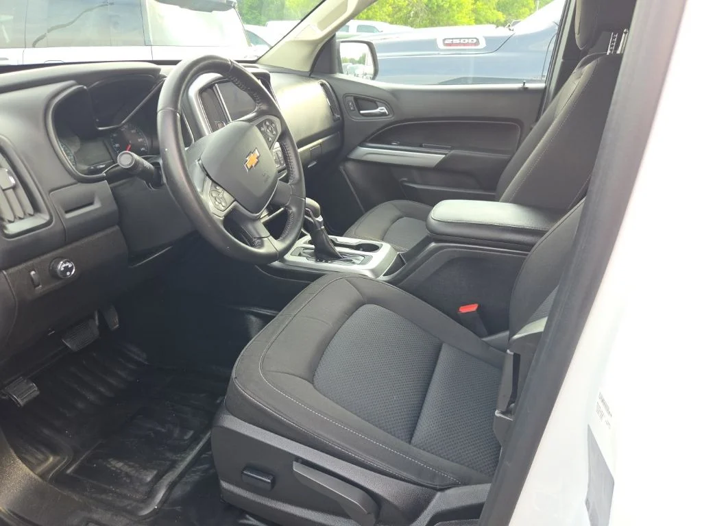 Used 2022 White Chevrolet LT image 3