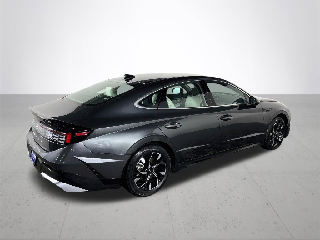 Used 2025 Gray Hyundai SEL image 6