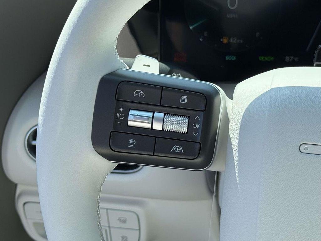 New 2026 Abyss Black Hyundai SEL 7P image 23