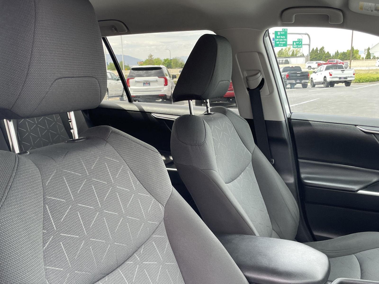 2022 Toyota RAV4 XLE - Photo 39