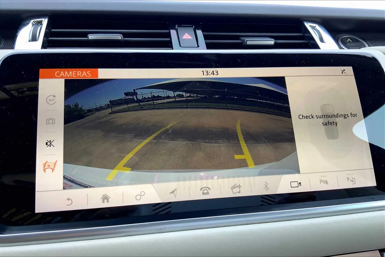 Used 2021 Fuji White Land Rover HSE Silver Edition image 48