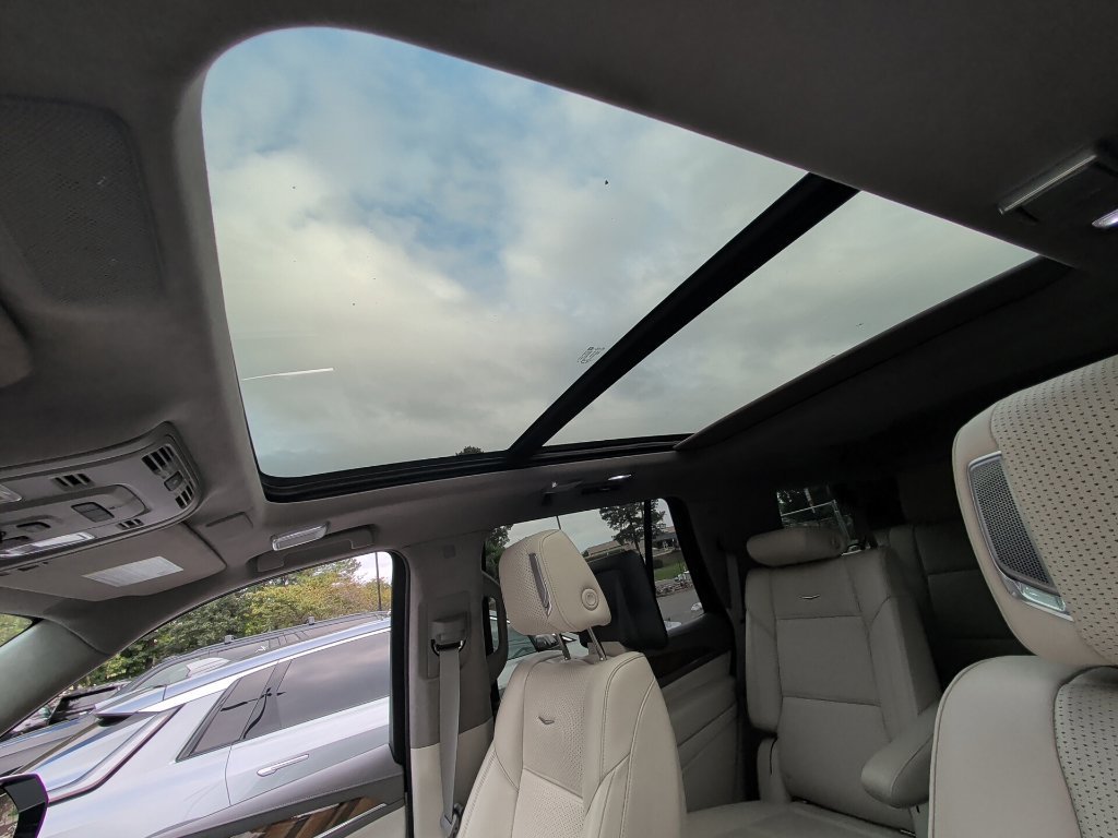 Used 2021 CRYSTAL WHITE TRICOAT Cadillac Sport Platinum image 13