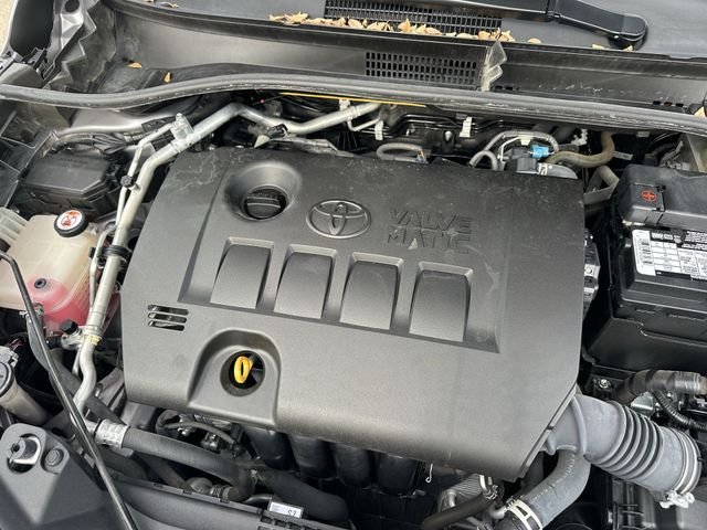 Used 2020 Silver Toyota XLE image 31