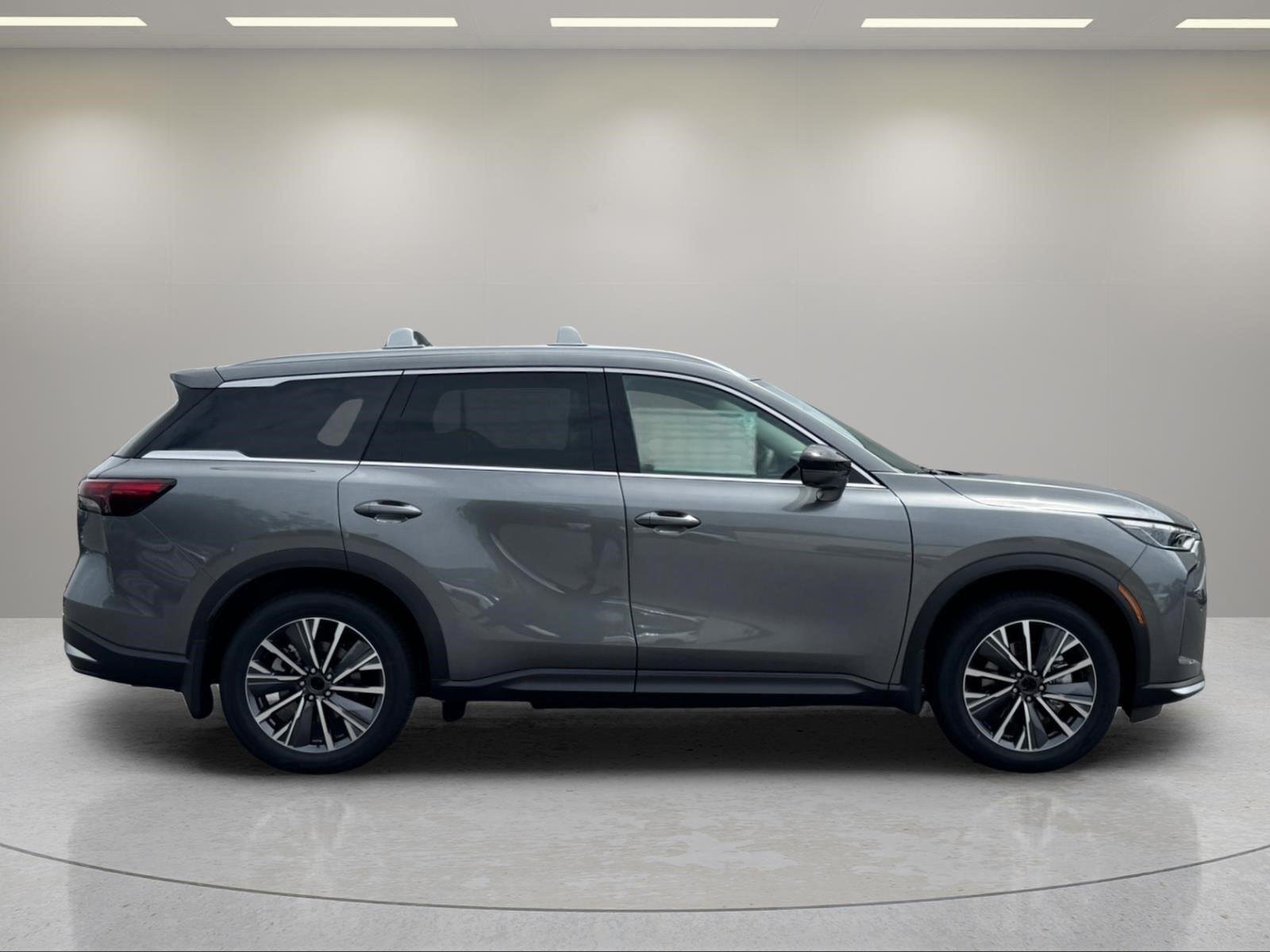 New 2027 GRAPHITE SHADOW INFINITI Luxe FWD image 6