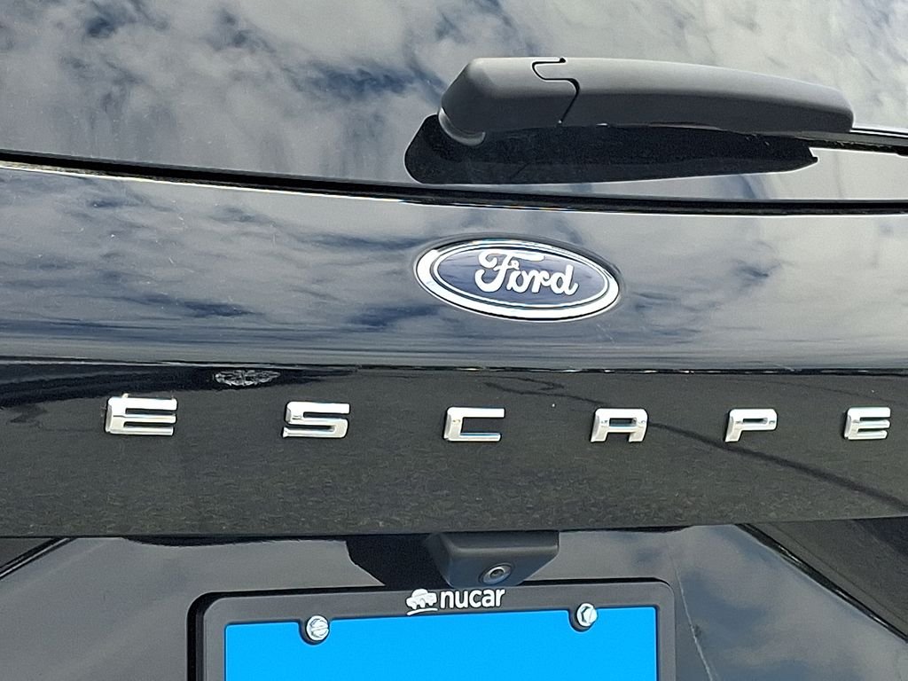 Used 2022 Black Ford SEL image 29