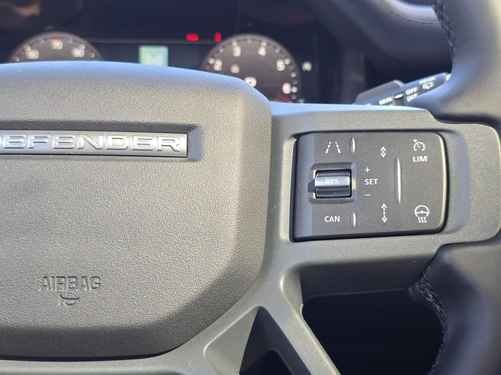 New 2026 Fuji White LAND ROVER X-Dynamic SE image 18