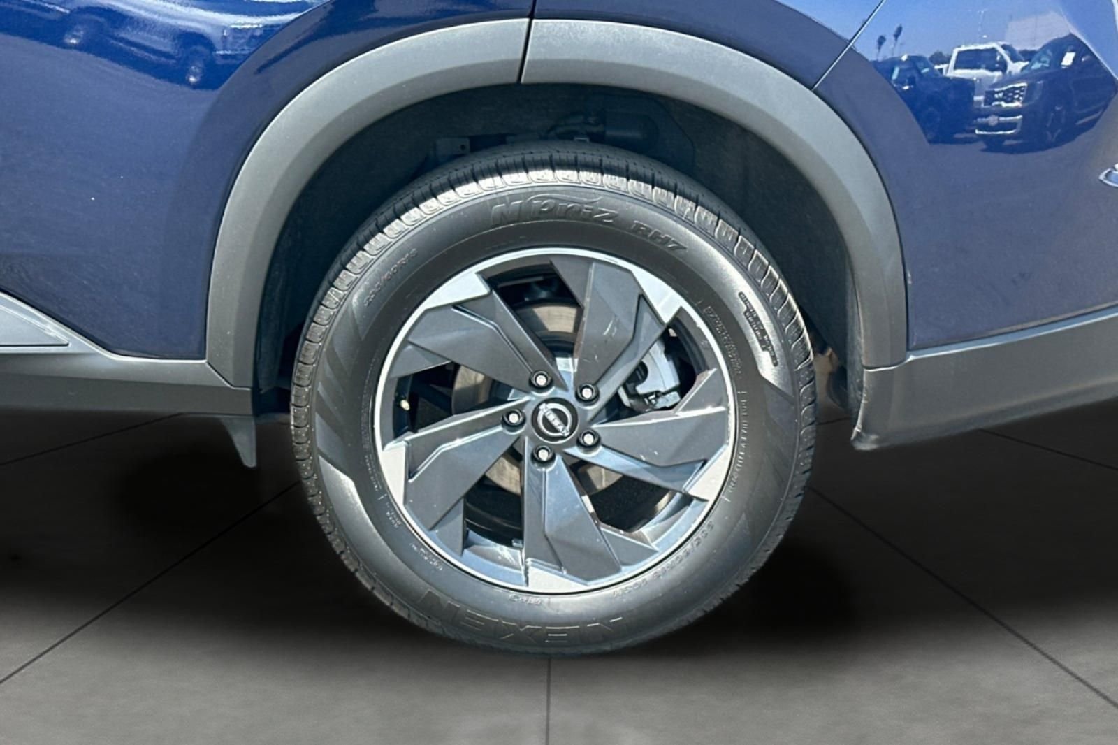Used 2024 Blue Nissan SV image 31