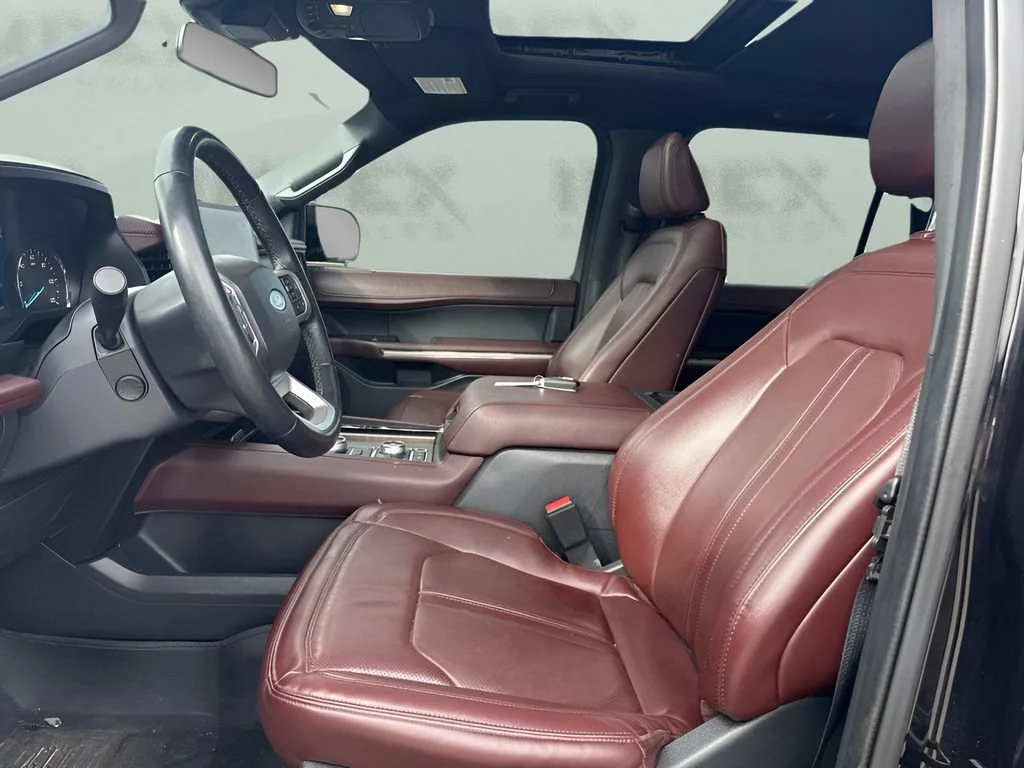 Used 2022  Ford Limited image 11