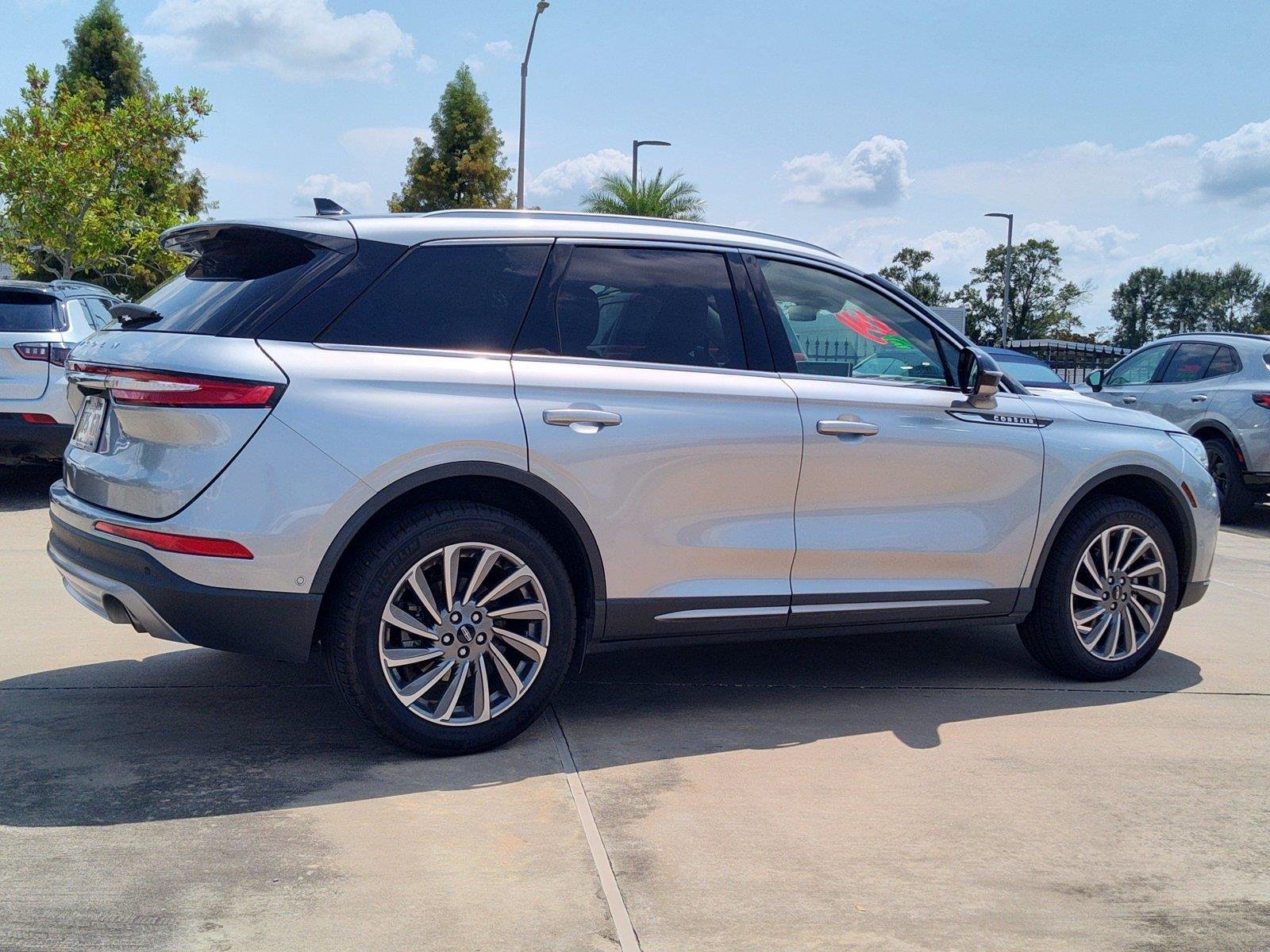 Used 2023 Silver Radiance Metallic Clearcoat Lincoln Reserve image 8