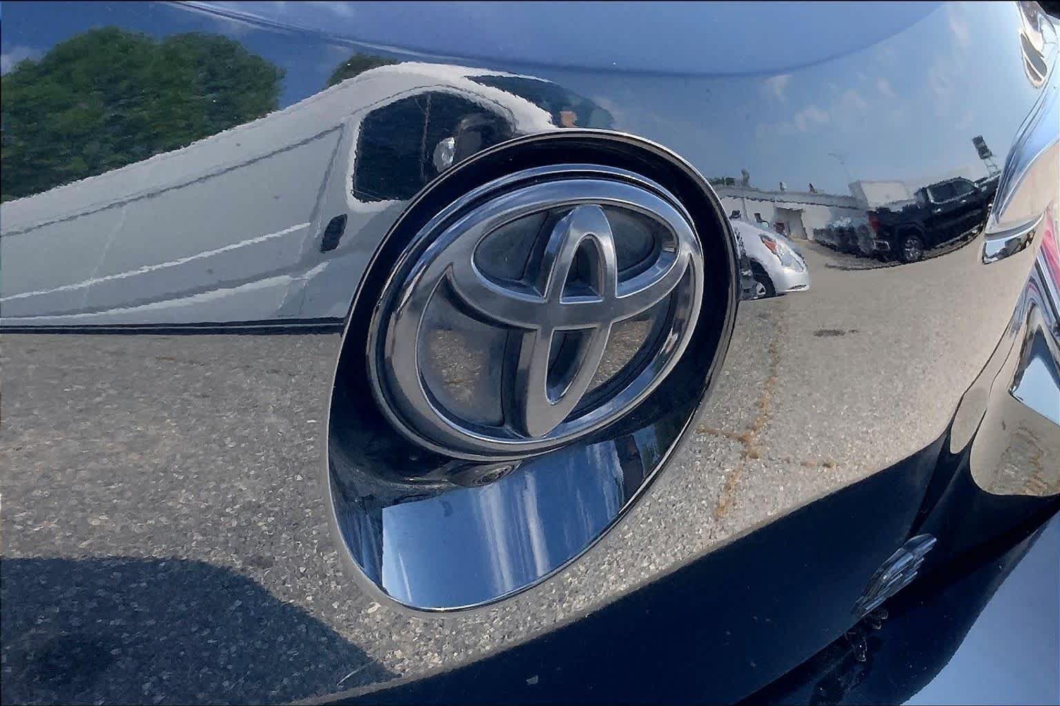 Used 2022 Midnight Black Metallic Toyota Nightshade image 9