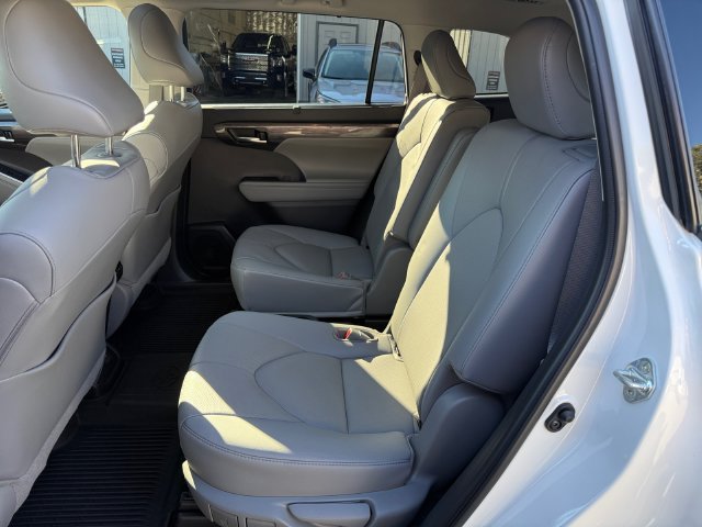 Used 2021 Blizzard Pearl Toyota Limited image 22