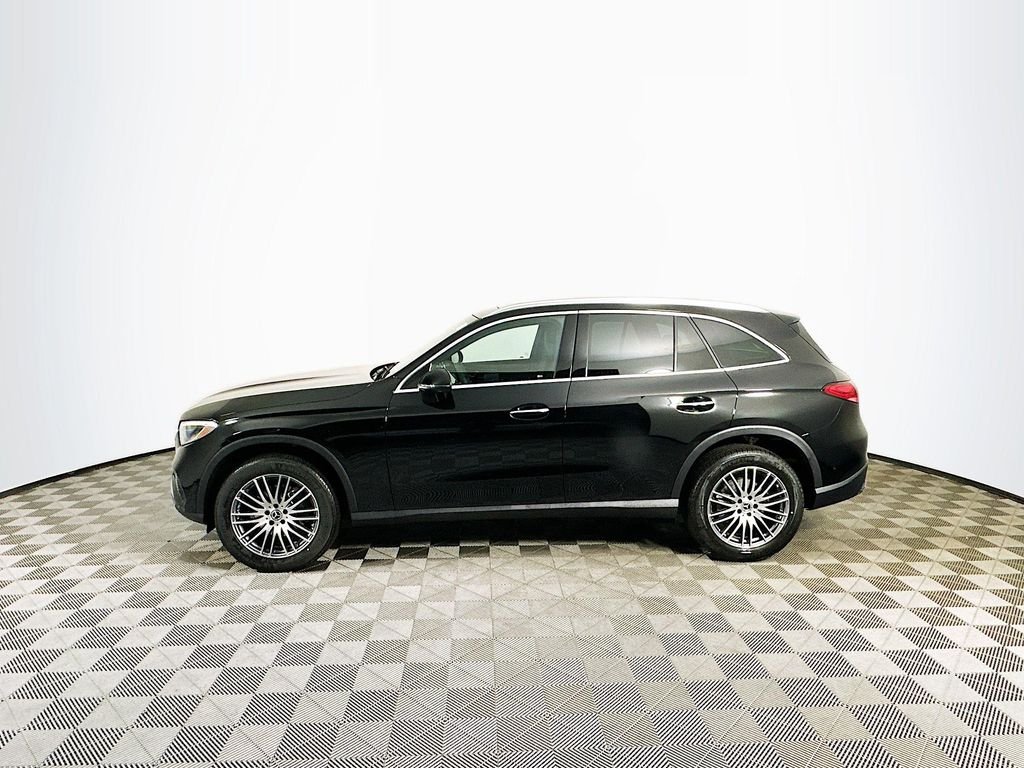 Used 2026 Black Mercedes-Benz GLC 300 image 3