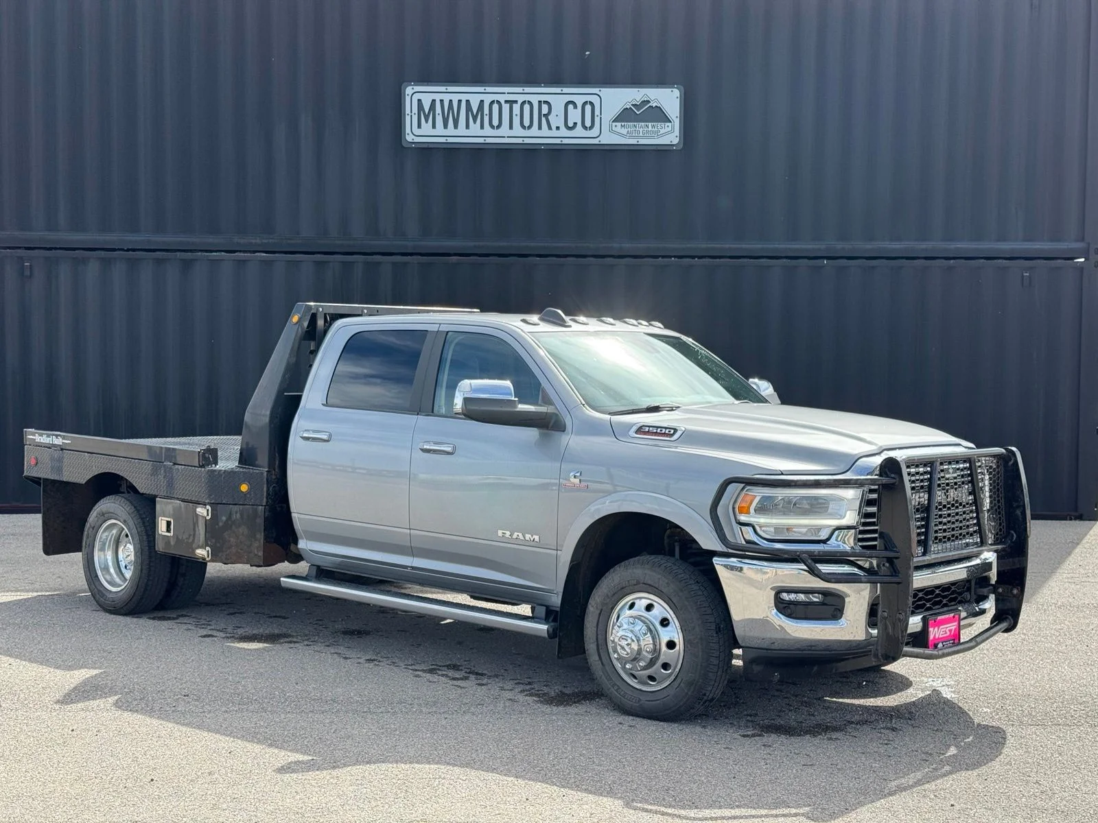 Used 2022 Silver Ram Laramie image 1