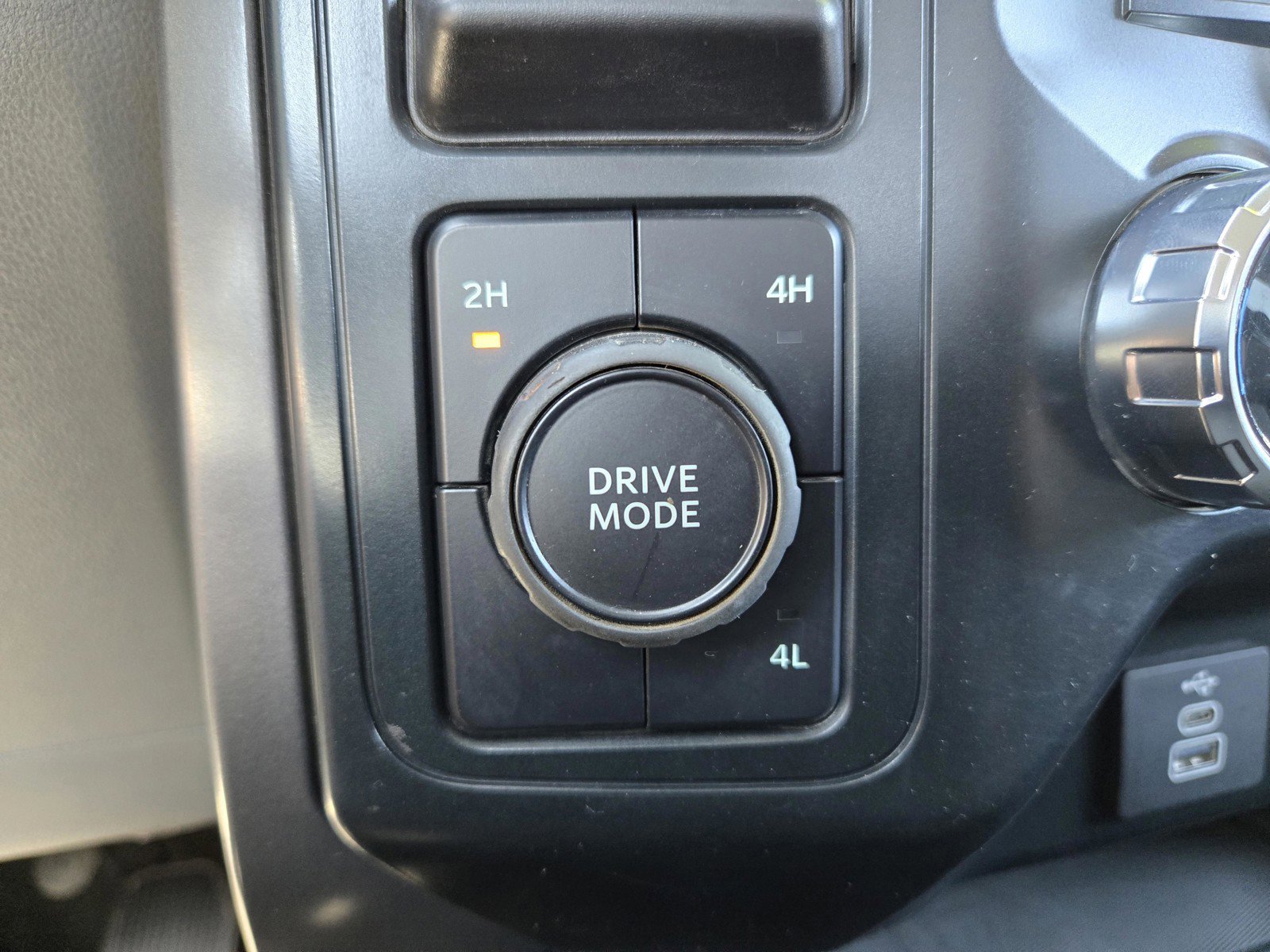 Certified Used 2025 Silver Ford XLT image 23