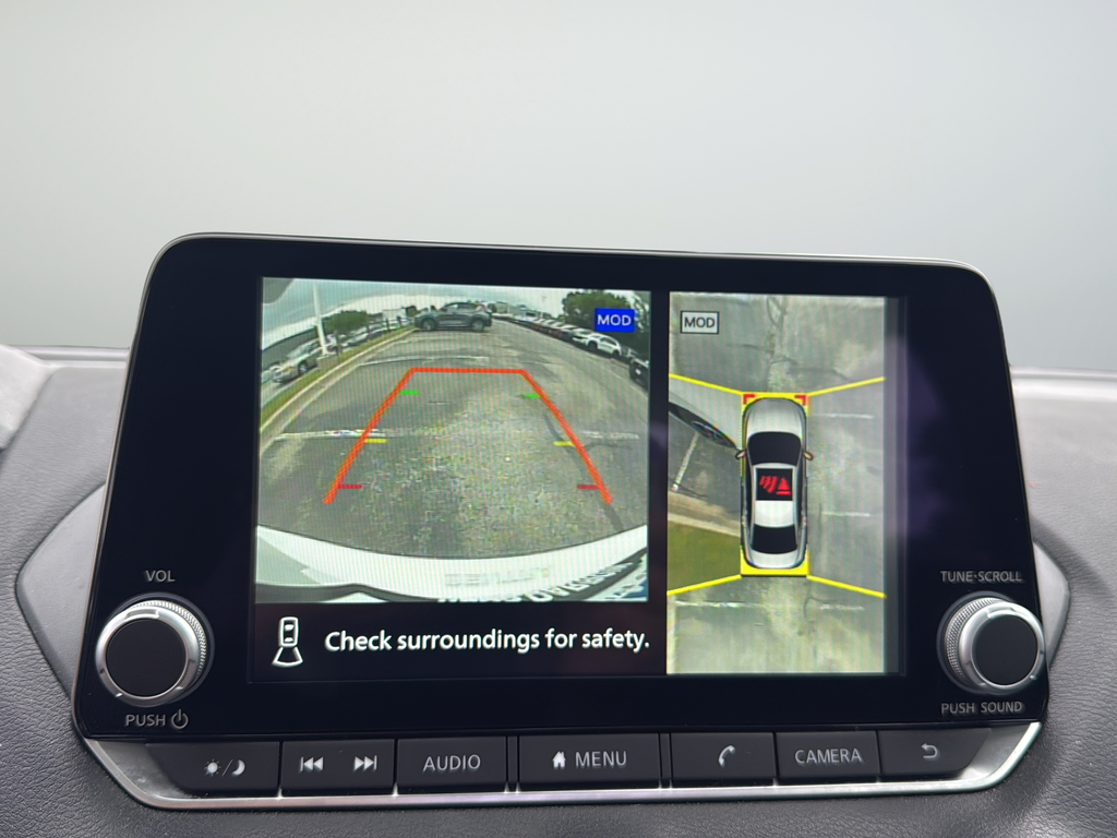 Used 2024 White Nissan SR image 16