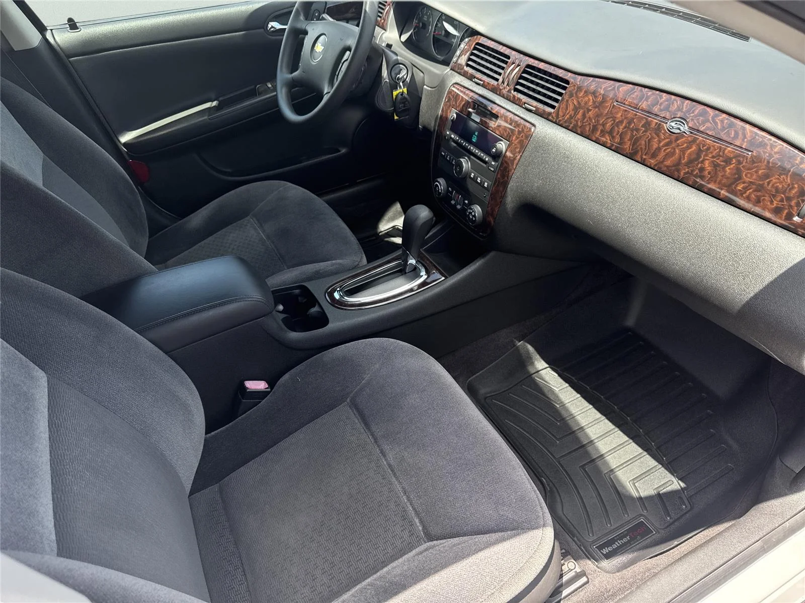 Used 2015 SUMMIT WHITE Chevrolet LT image 31
