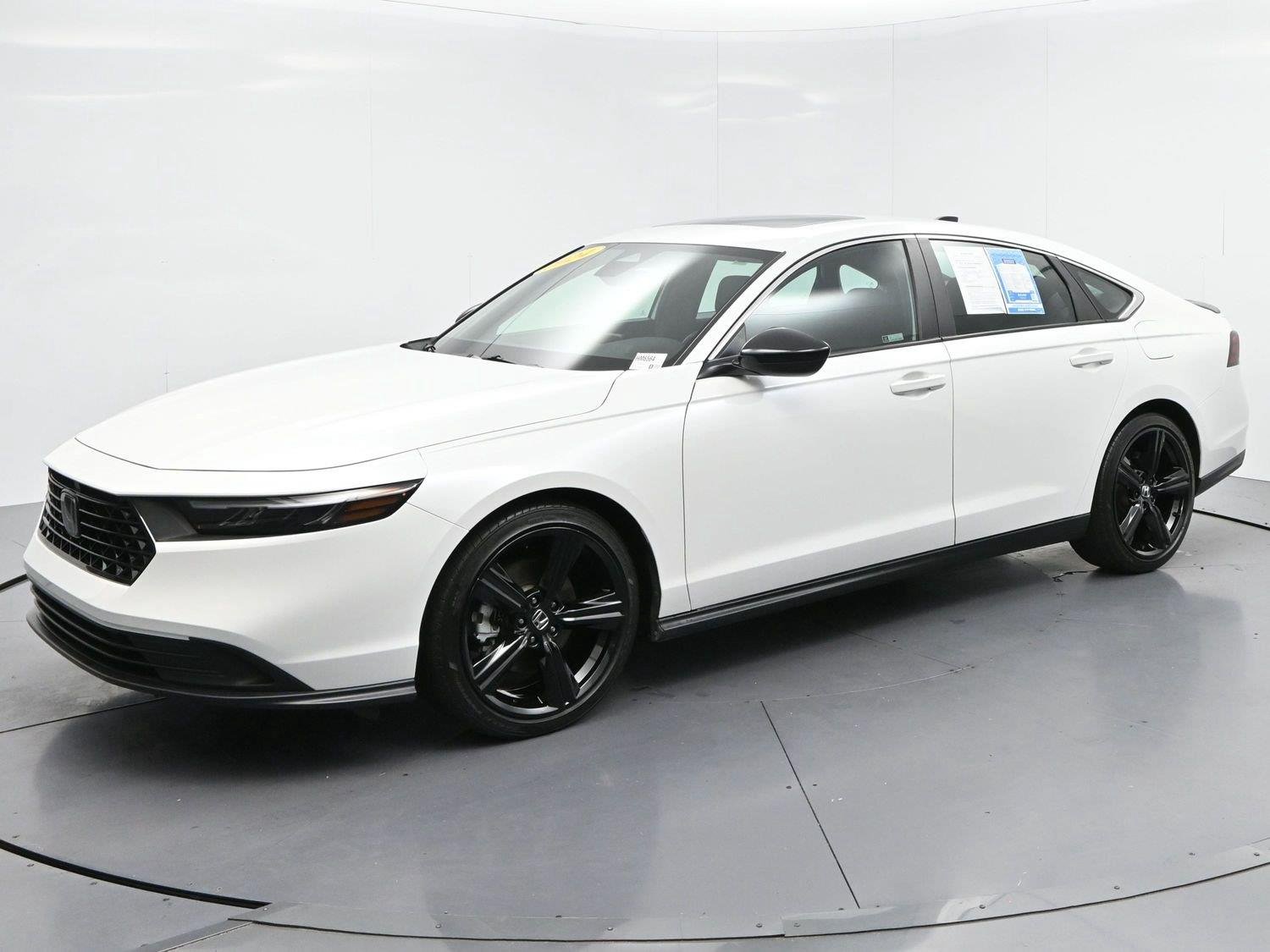 Used 2024 Platinum White Pearl Honda Sport image 6
