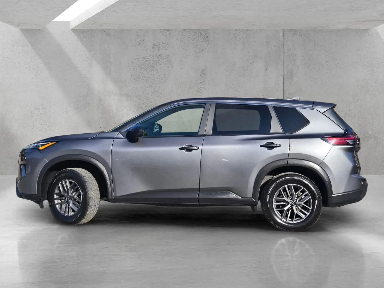 Used 2024  Nissan S image 7