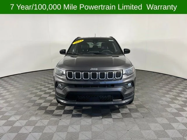 Used 2023 Gray Jeep Latitude Lux image 2