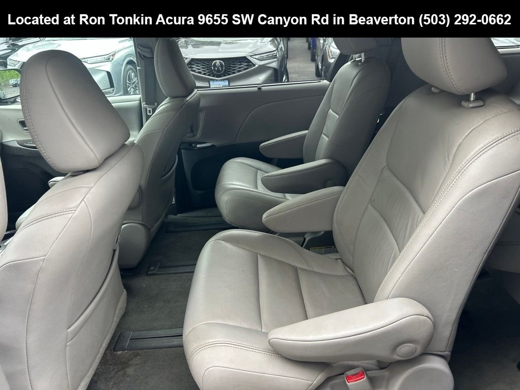 Used 2018 Predawn Gray Mica Toyota XLE image 12