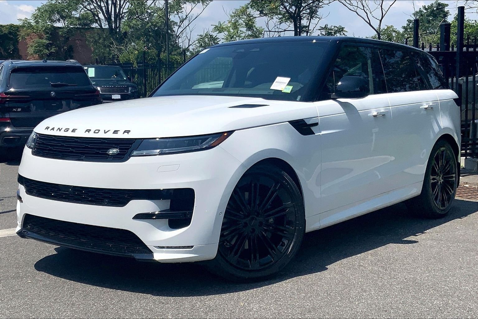 New 2026 Fuji White Land Rover Dynamic SE image 1