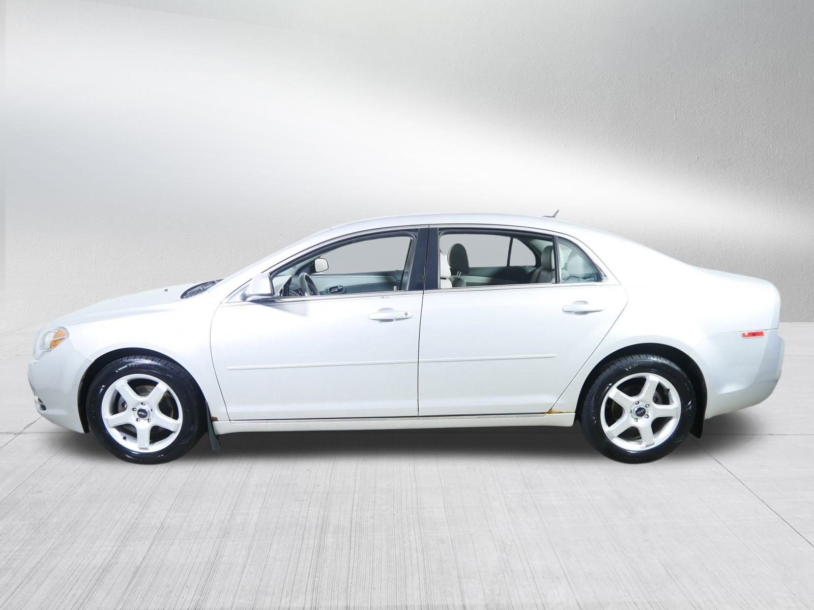 2011 Chevrolet Malibu 2LT photo 4