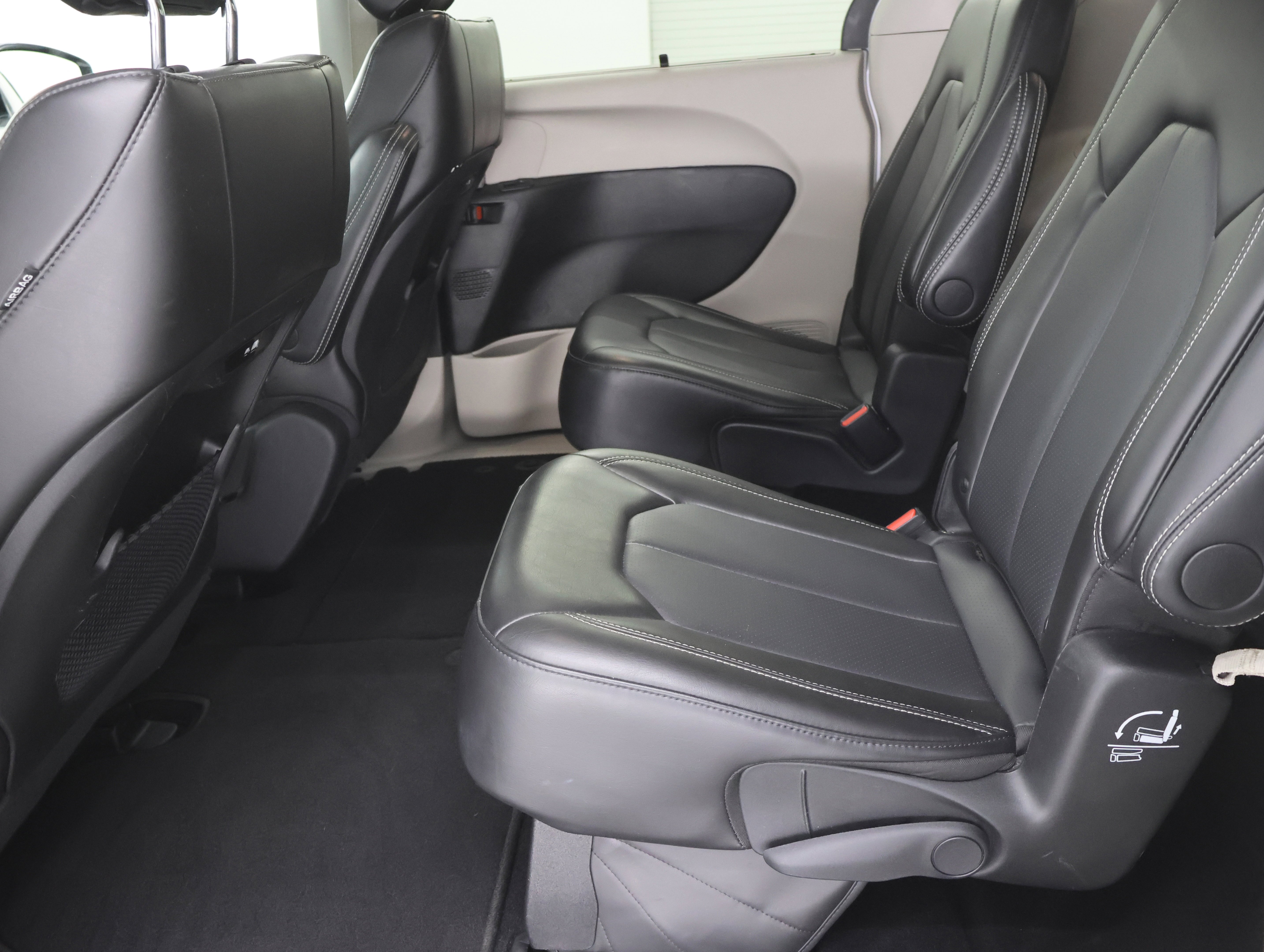Used 2024 Bright White Clearcoat Chrysler Touring L: TOURING L-STOW N GO-QUADS-THIRD-ADAPTIVE CRUISE-1 OWNER image 35