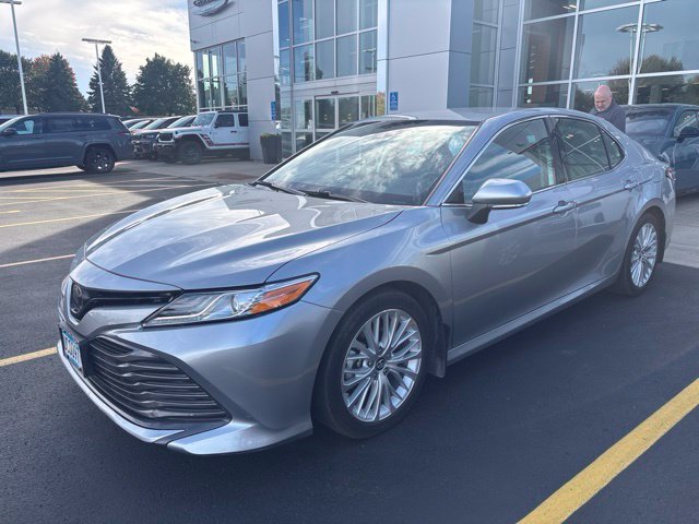 Used 2019 Silver Toyota XLE image 4