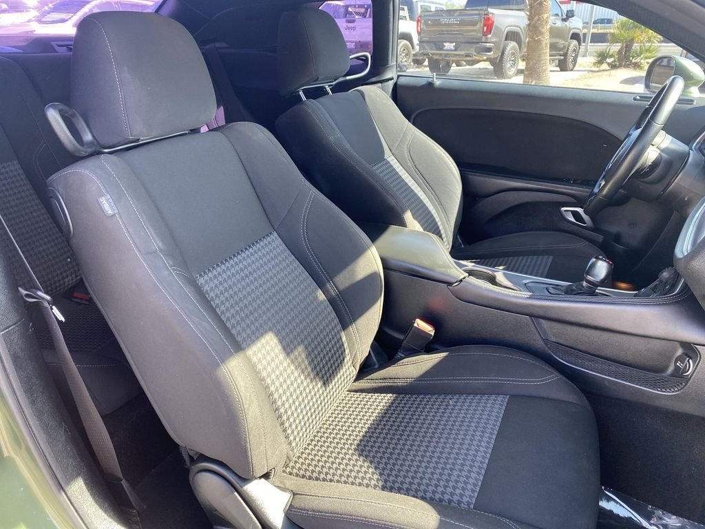 Used 2021 F8 Green Dodge SXT image 27