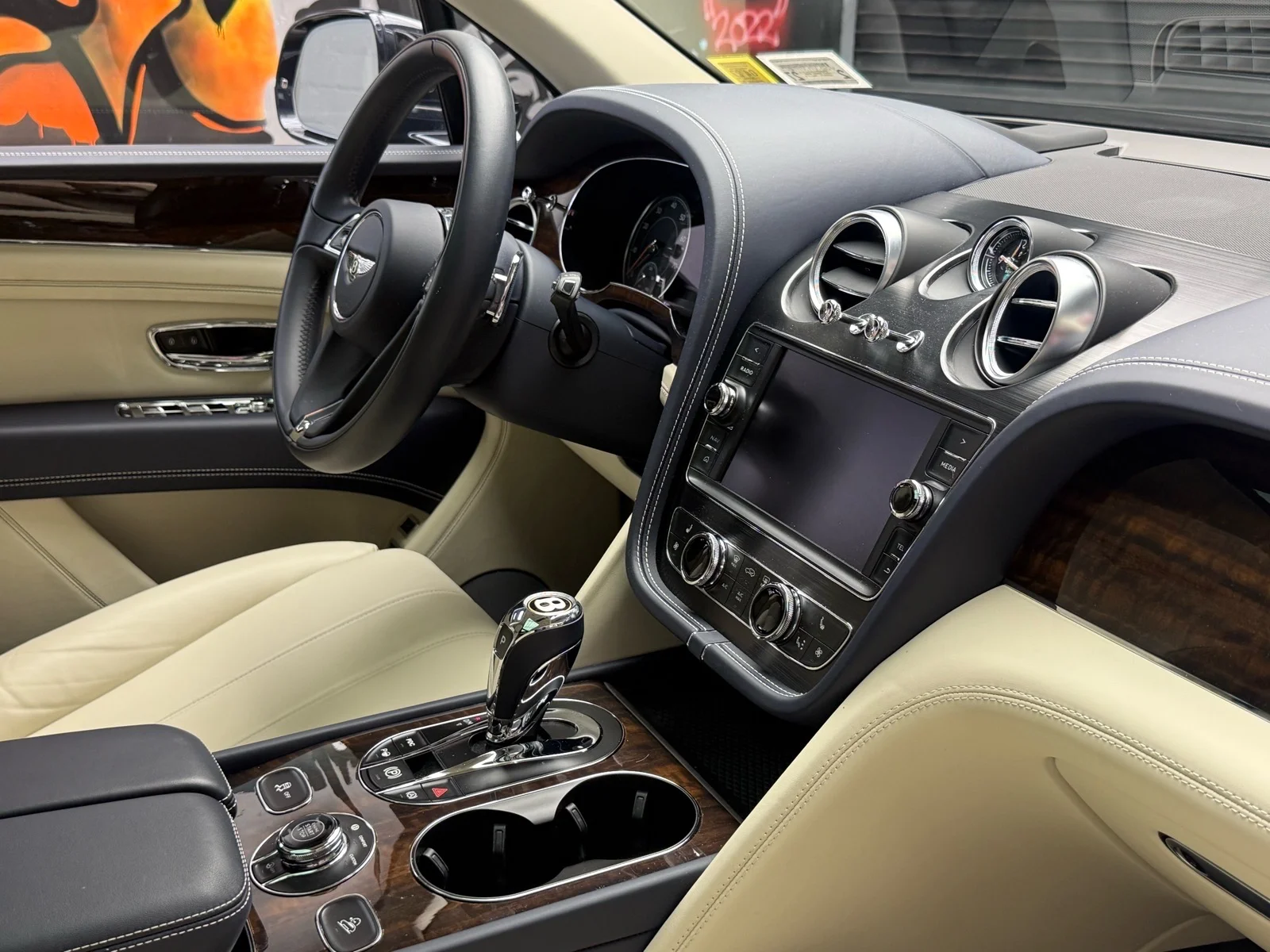 Used 2019 Dk. Blue Bentley V8 image 26