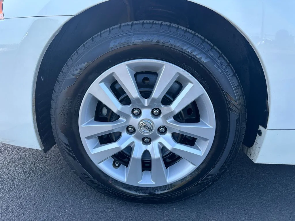 Used 2015 White Nissan 2.5 S image 12