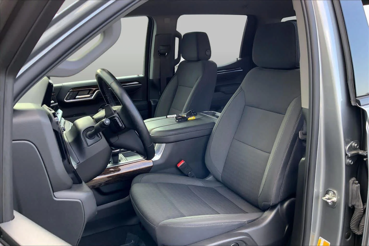 Used 2025 Sterling Metallic GMC Elevation image 7