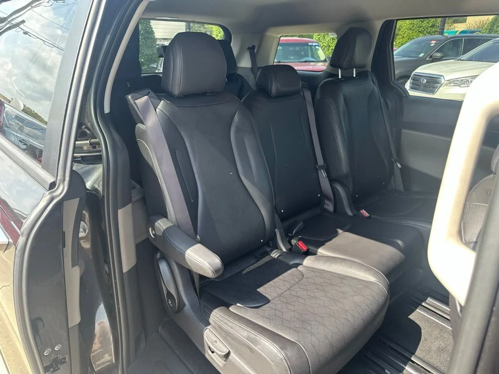Used 2025 Gray Kia LXS image 28