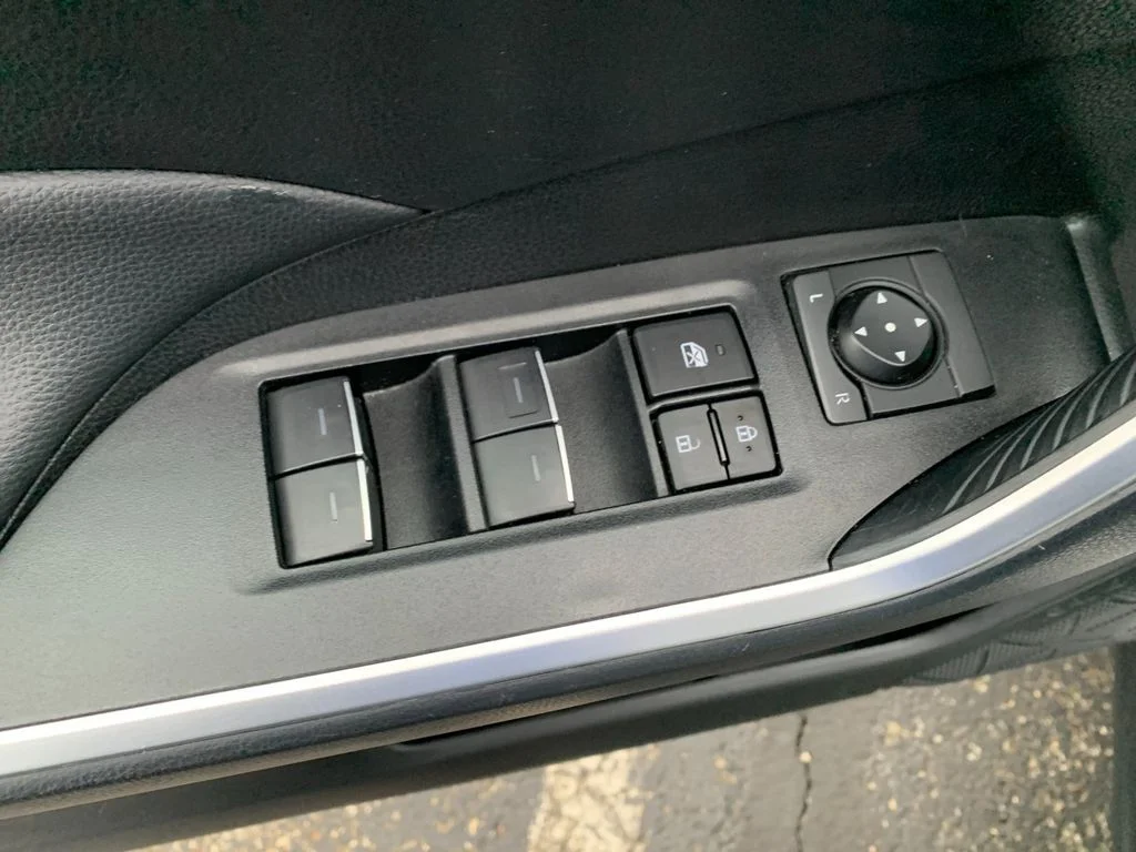 Used 2025 White Toyota XLE image 13