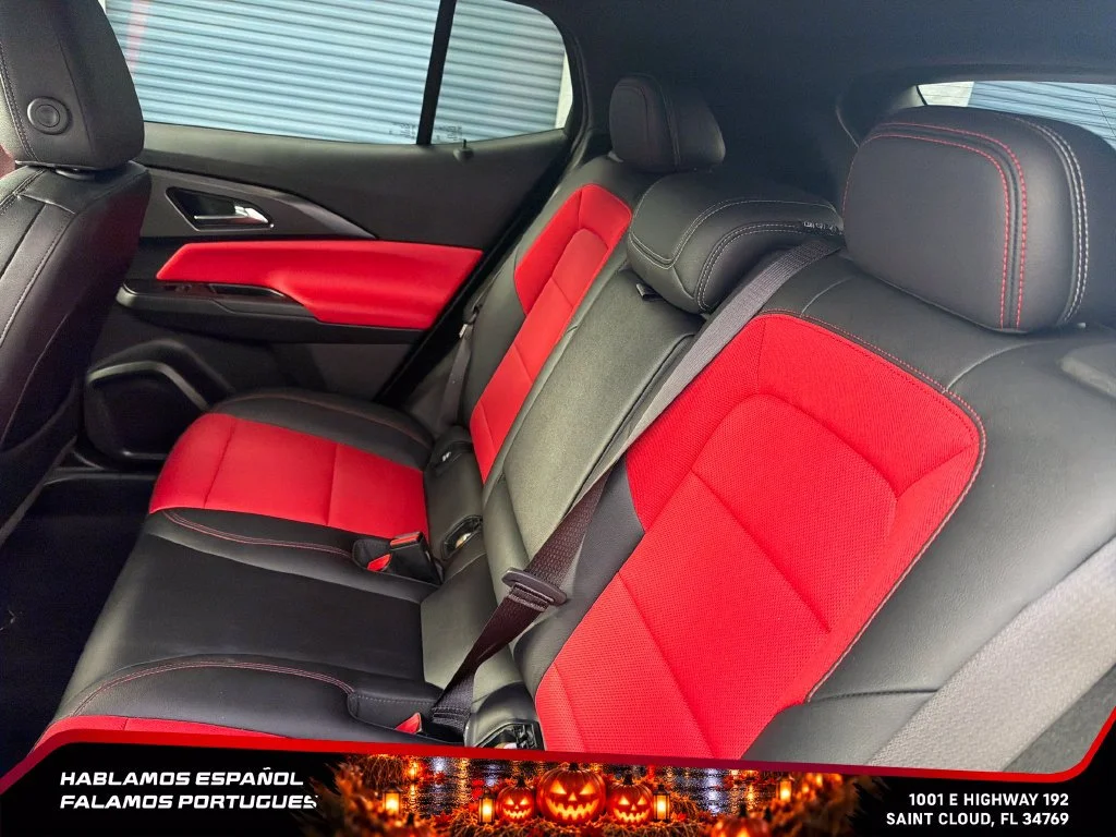 Used 2024 Summit White Chevrolet 2RS image 27