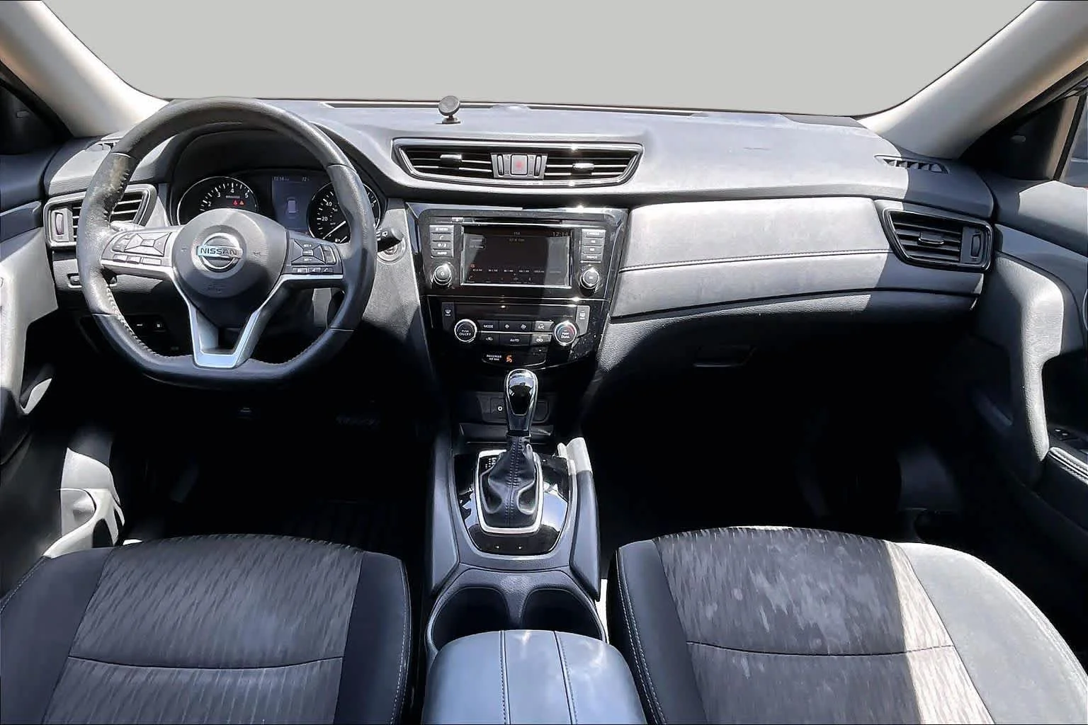 Used 2019 Caspian Blue Metallic Nissan SV image 13
