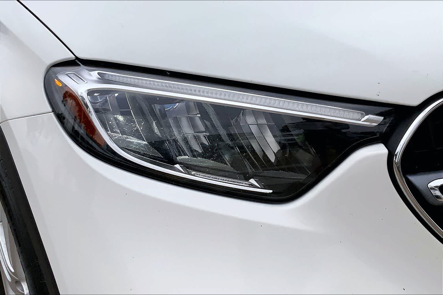 Used 2025 Polar White Mercedes-Benz GLC 300 image 28