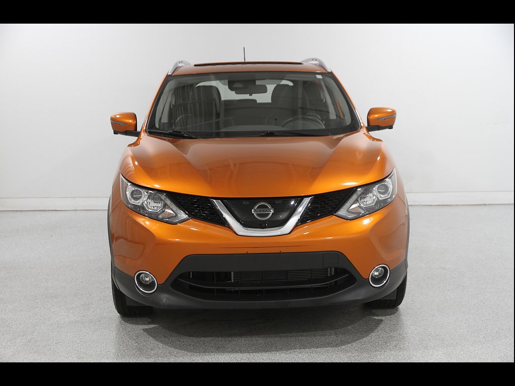 Used 2017 Monarch Orange Nissan SL image 2