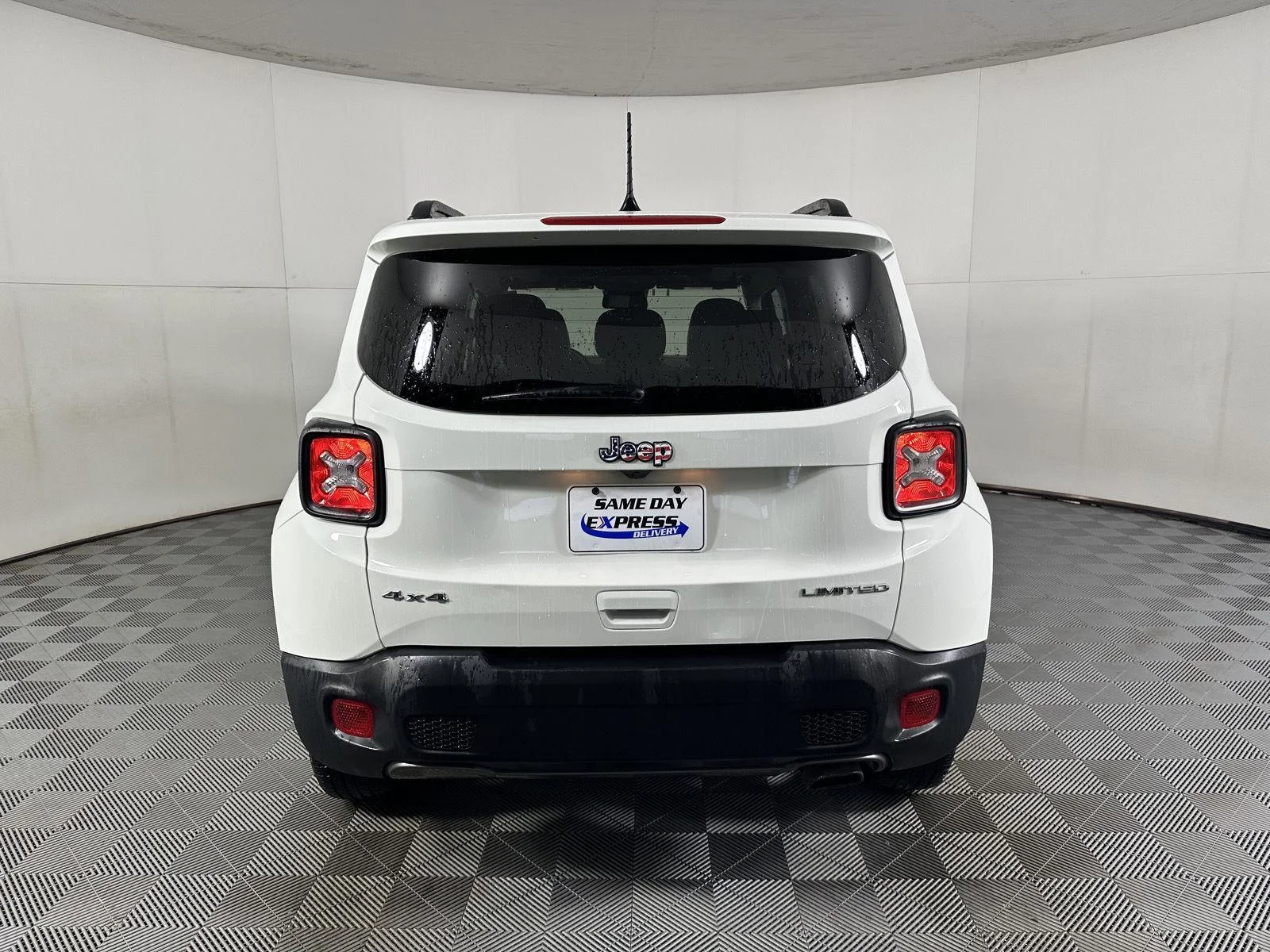 Used 2020 Alpine White Clearcoat Jeep Limited image 23