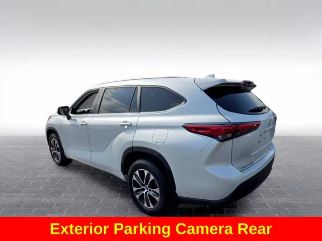 Used 2023 Beige Toyota XLE image 6