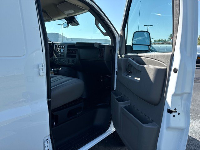 2025 Chevrolet Express Cargo Work Van - Photo 17