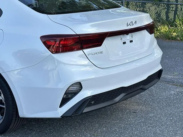 Used 2023 White Kia LXS image 10