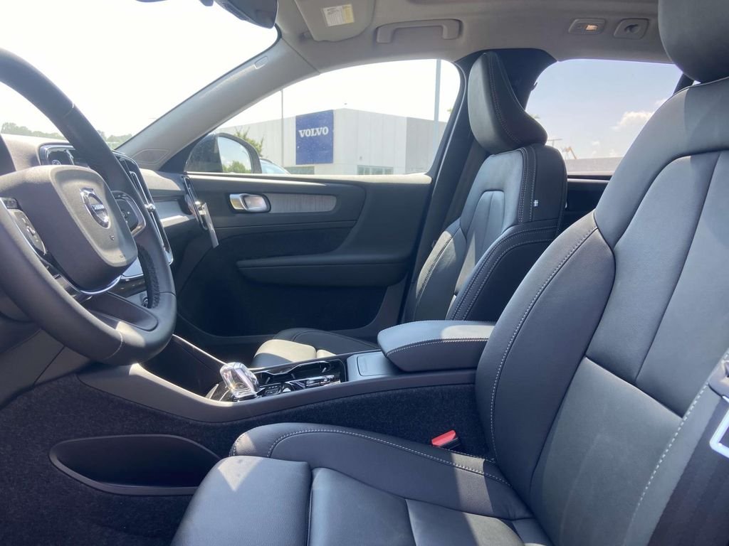 2026 Volvo XC40 Plus - Photo 5