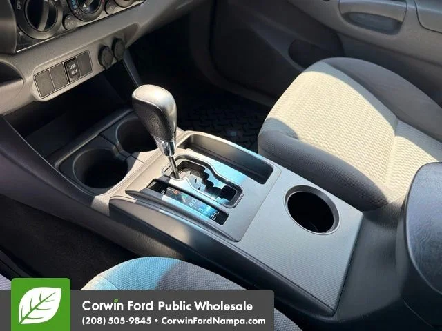Used 2013 Silver Streak Toyota  image 23
