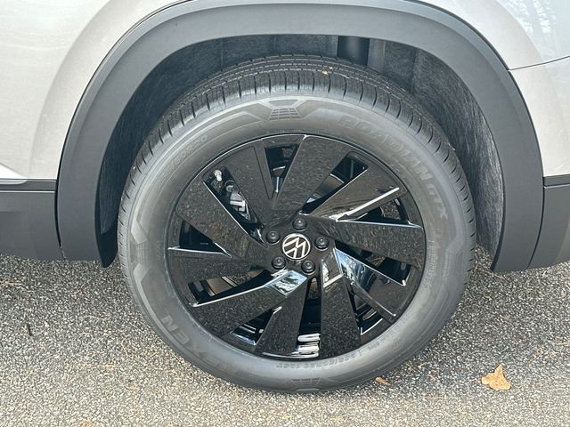 New 2026 Silver Volkswagen 2.0T SE w/Technology image 20